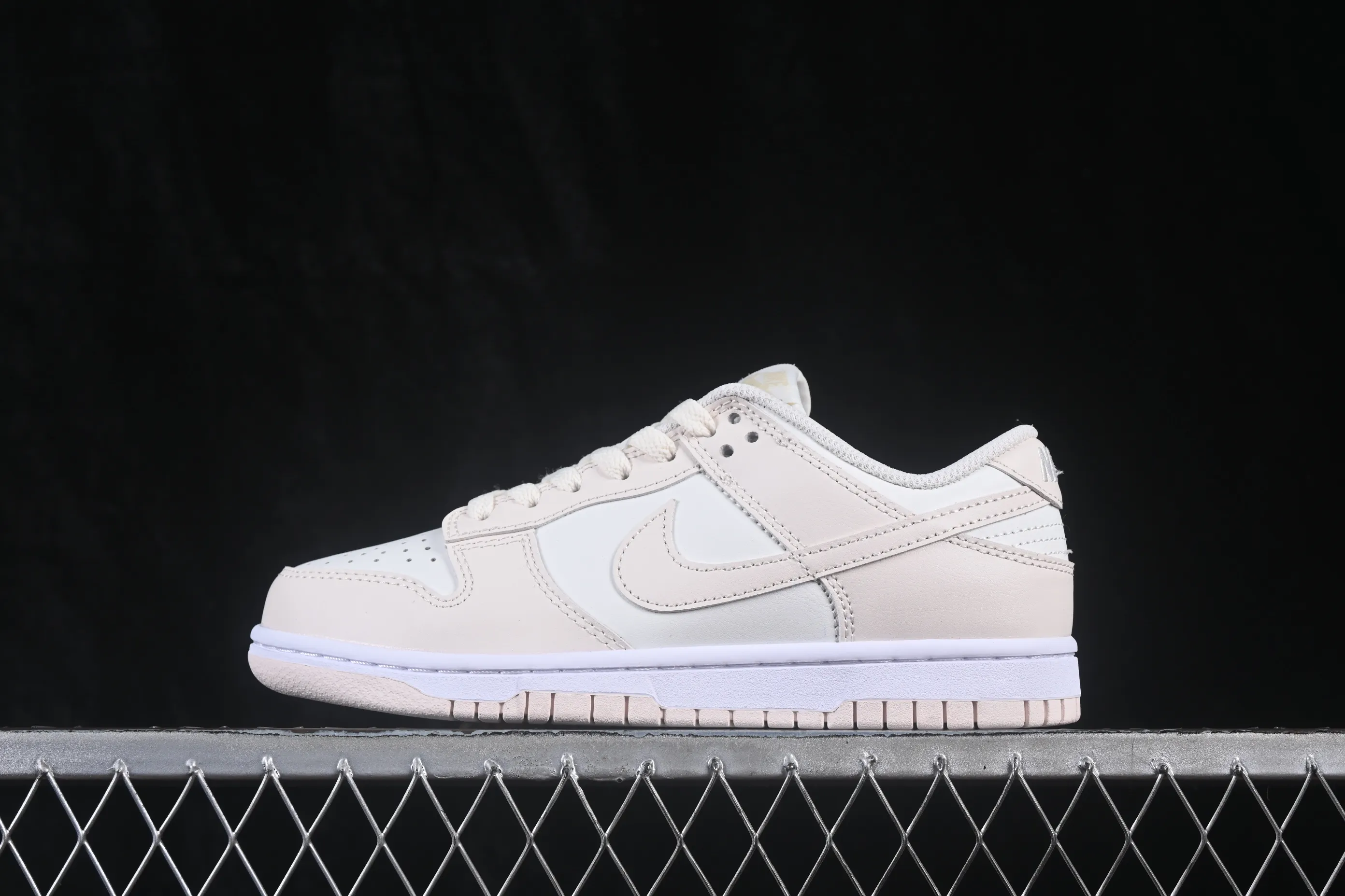 All categories Nk SB Dunk series Nk SB Dunk Low low-top sneakers Nike SB Dunk Low light pink low-top casual sneakers IM6572-105